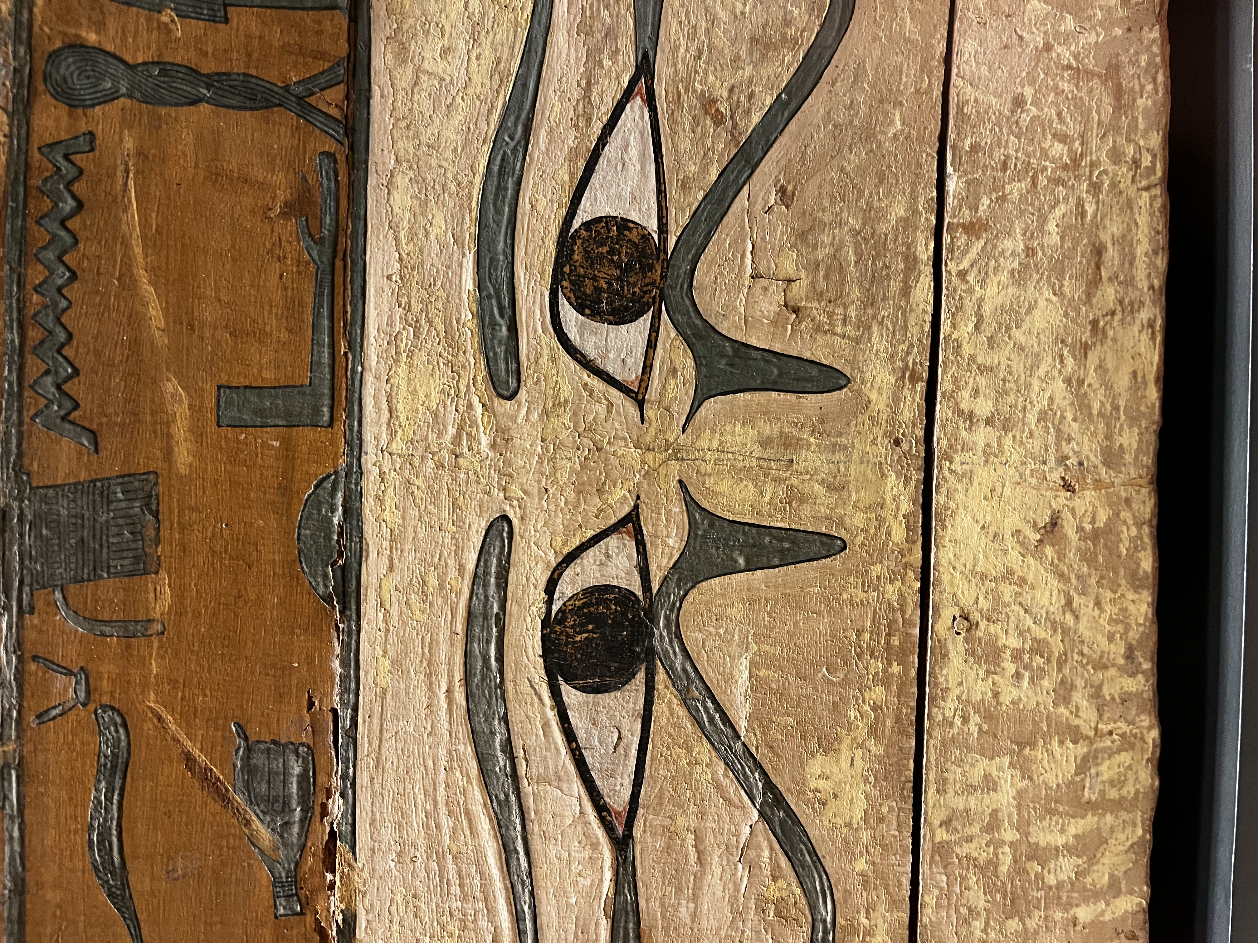 Eyes of Oudjat, Egyptian coffin, Musée du Louvre